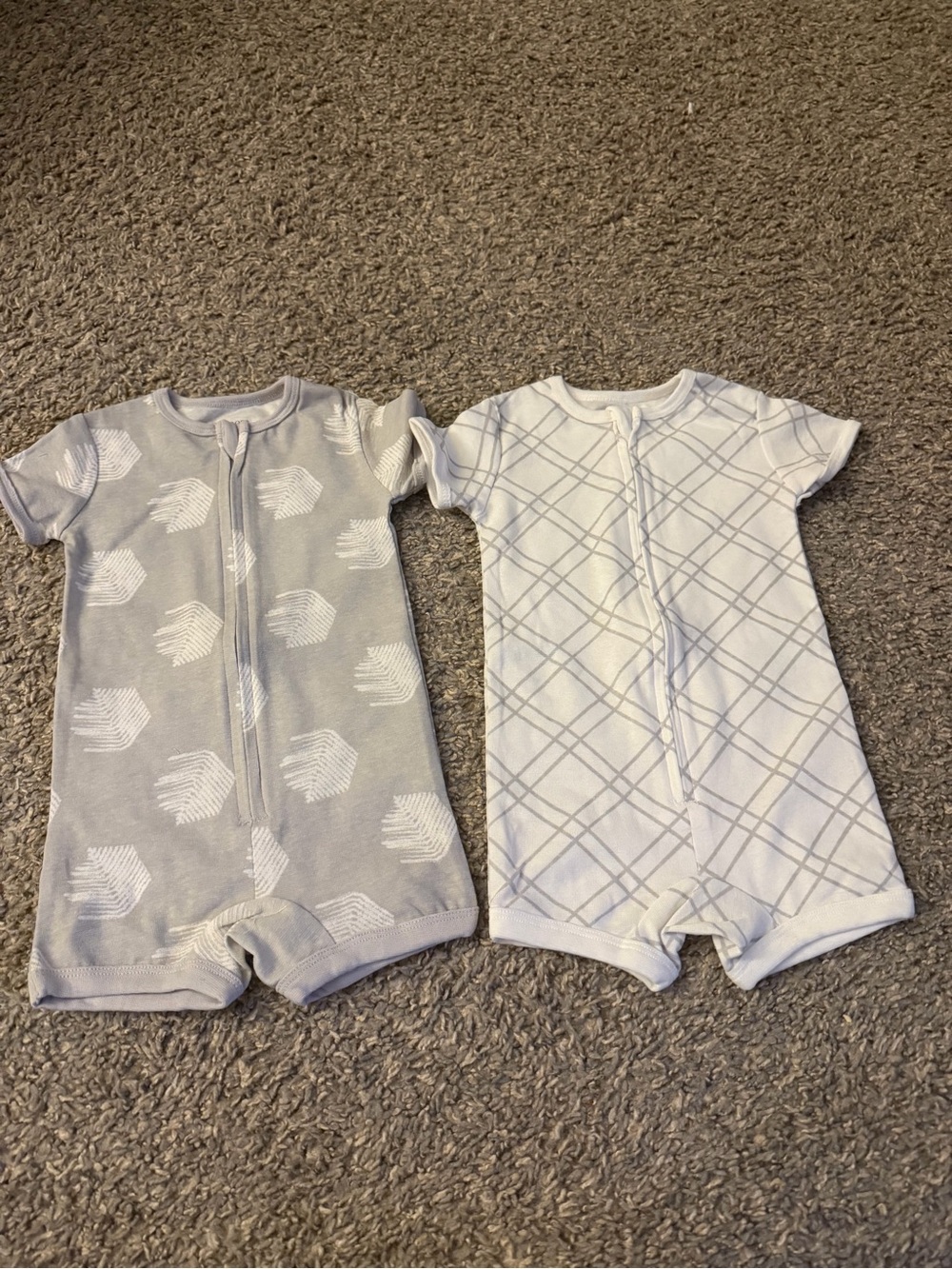 NWOT Hanes Short-Sleeve Baby Rompers in Gray & White